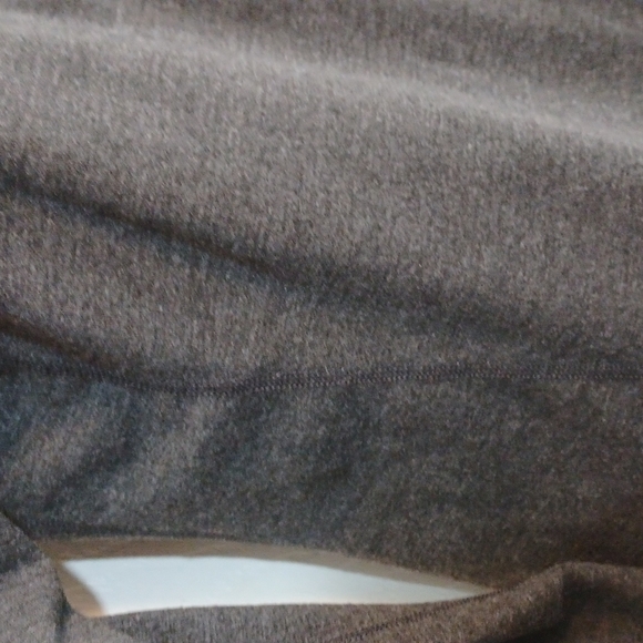 Patagonia thumb hole top - Picture 8 of 16